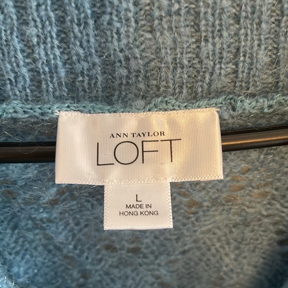 EUC- Ann Taylor LOFT cropped cargidan - Picture 2 of 5